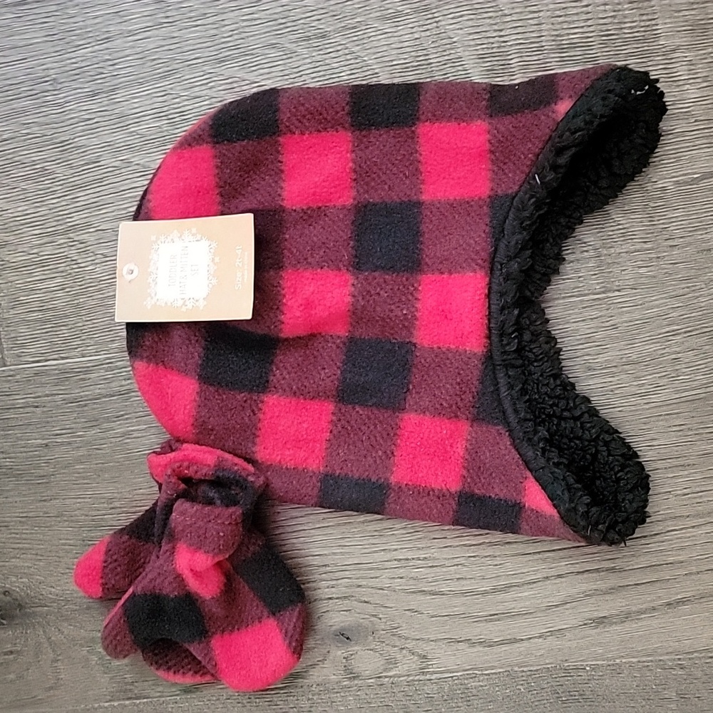 Toddler hat and mitten set